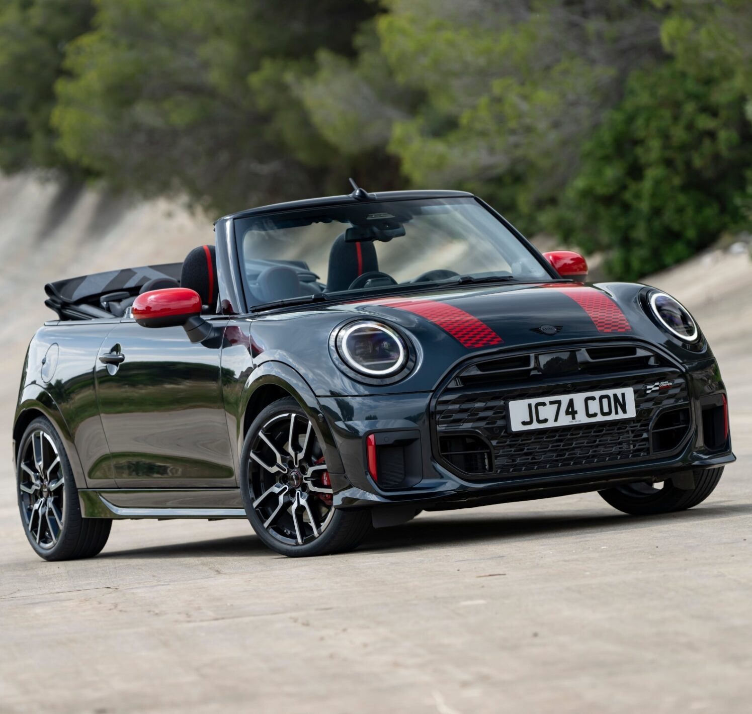 https://autofilter.sk/assets/images/cooper-cabrio/gallery/P90562587_lowRes_mini-john-cooper-wor.jpg - obrazok