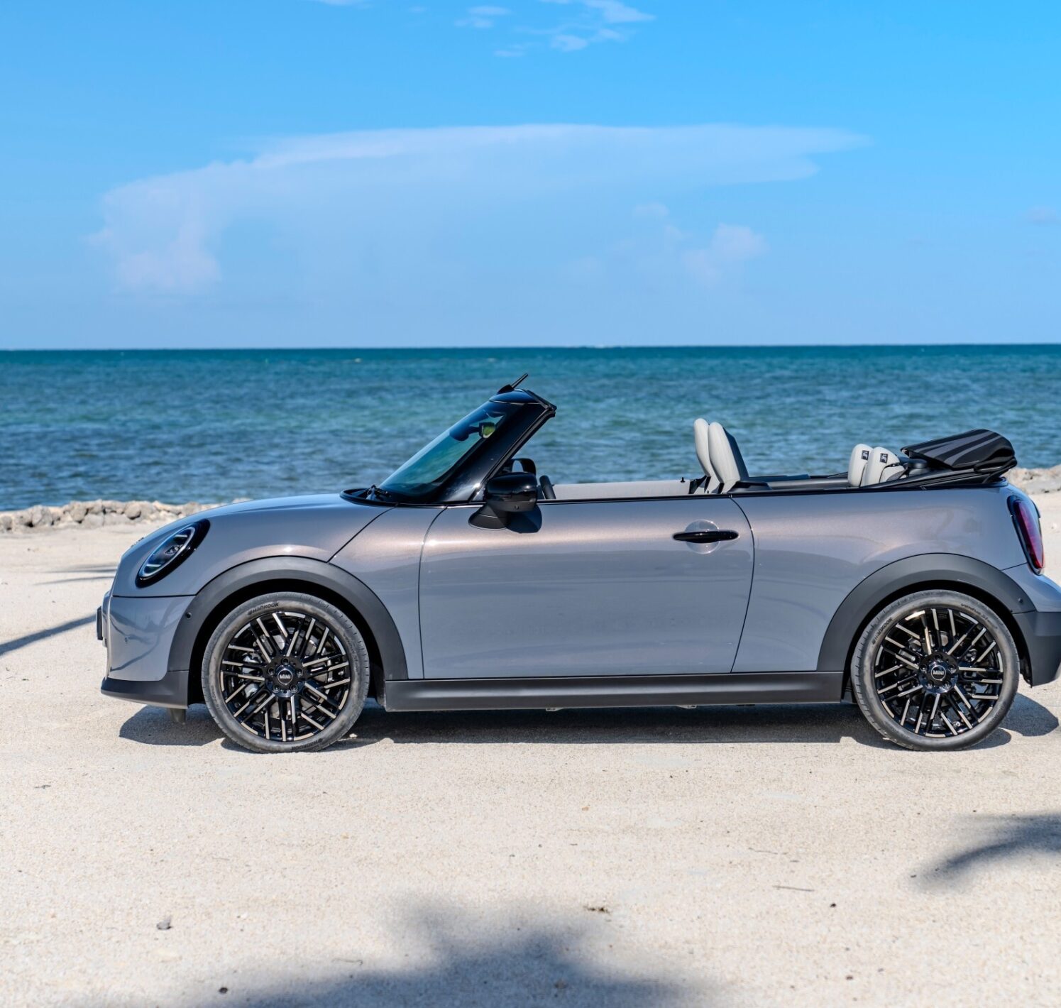 https://autofilter.sk/assets/images/cooper-cabrio/gallery/P90567097_lowRes_mini-cooper-converti.jpg - obrazok