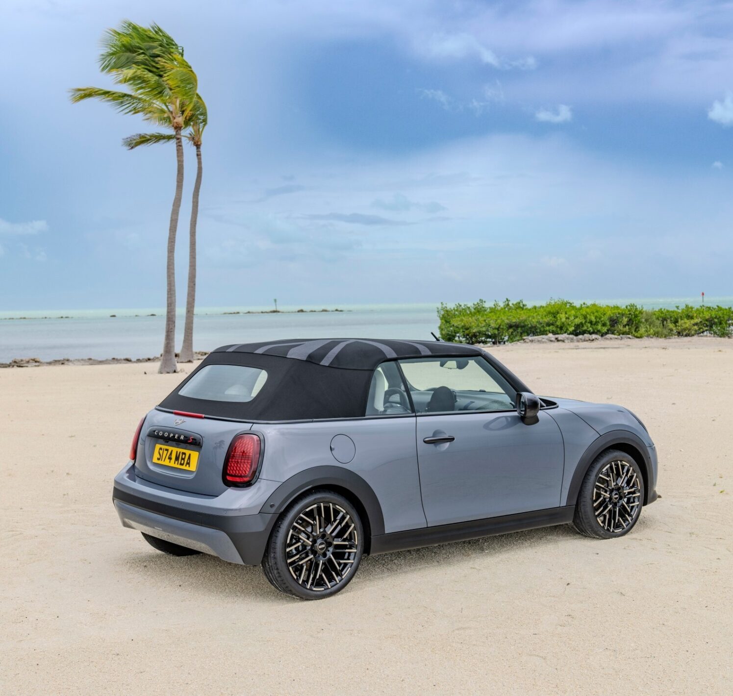 https://autofilter.sk/assets/images/cooper-cabrio/gallery/P90567105_lowRes_mini-cooper-converti.jpg - obrazok