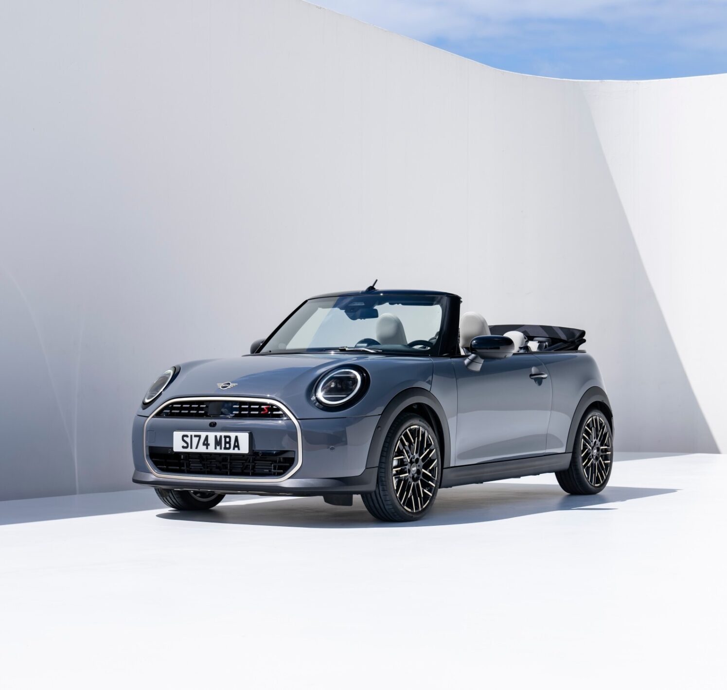 https://autofilter.sk/assets/images/cooper-cabrio/gallery/P90571423_lowRes_mini-cooper-converti.jpg - obrazok