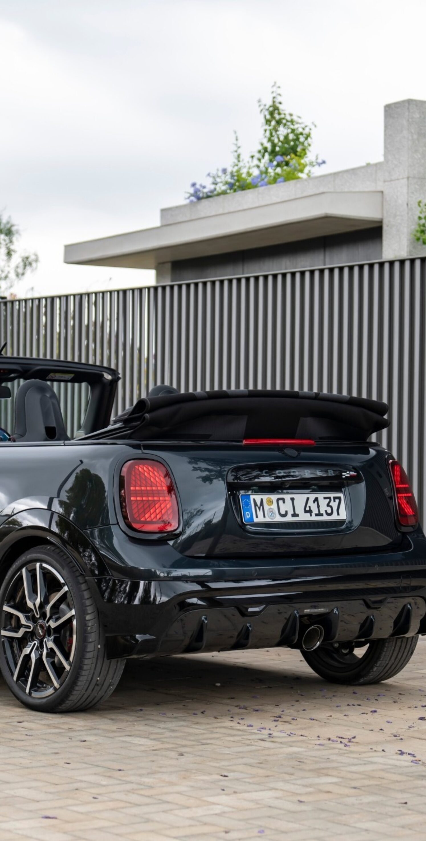 https://autofilter.sk/assets/images/cooper-cabrio/gallery/P90562564_lowRes_mini-john-cooper-wor.jpg - obrazok