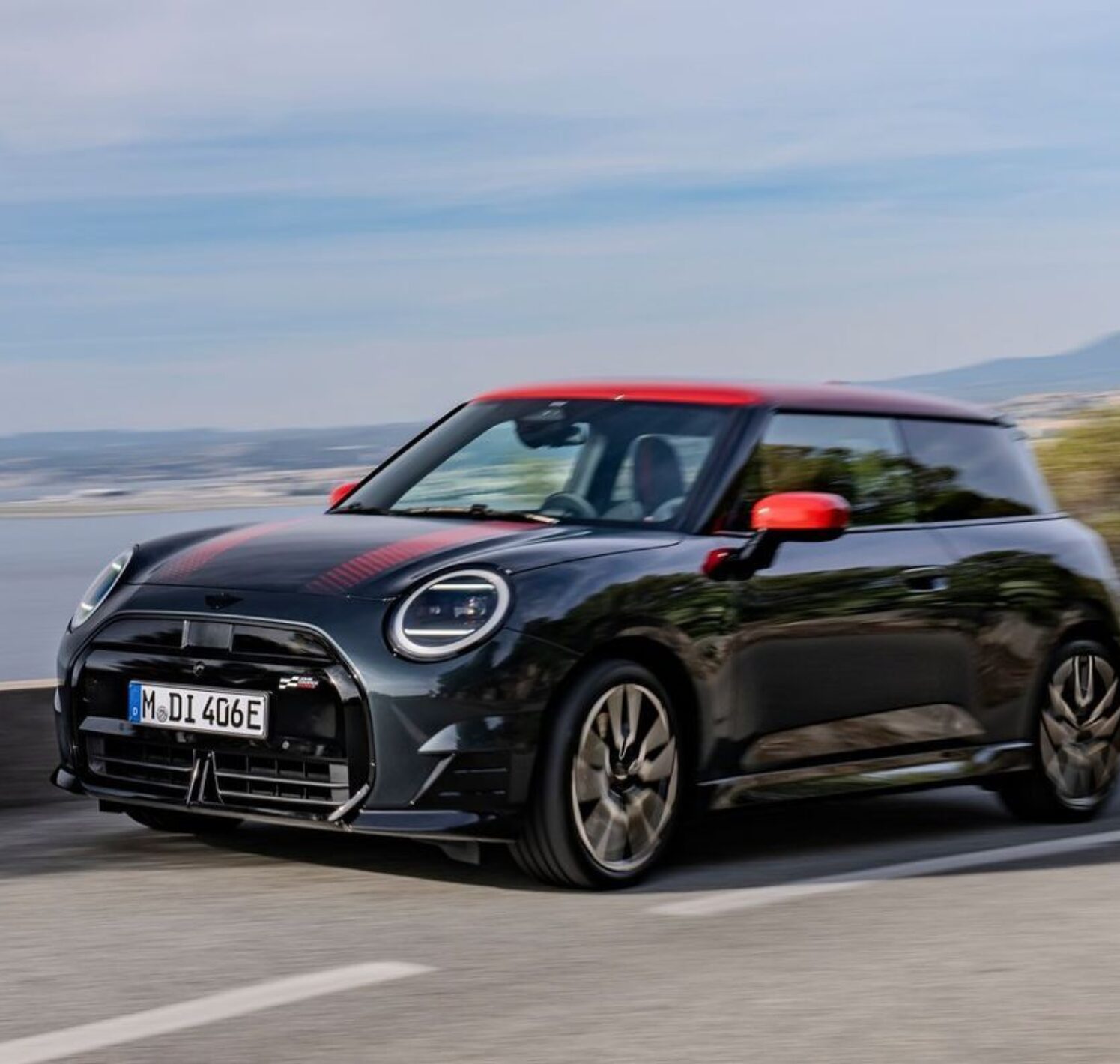 https://autofilter.sk/assets/images/cooper-ev/gallery/mini-cooper-se-jcw-7-galeria.jpg - obrazok