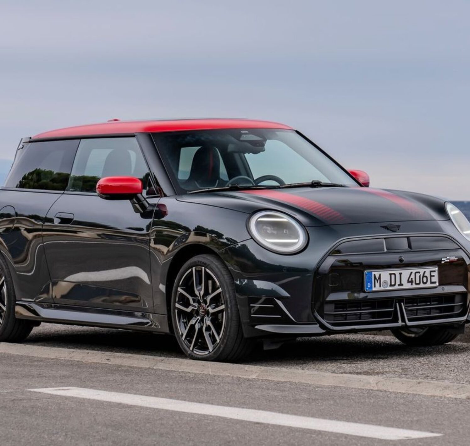 https://autofilter.sk/assets/images/cooper-ev/gallery/mini-cooper-se-jcw-galeria.jpg - obrazok