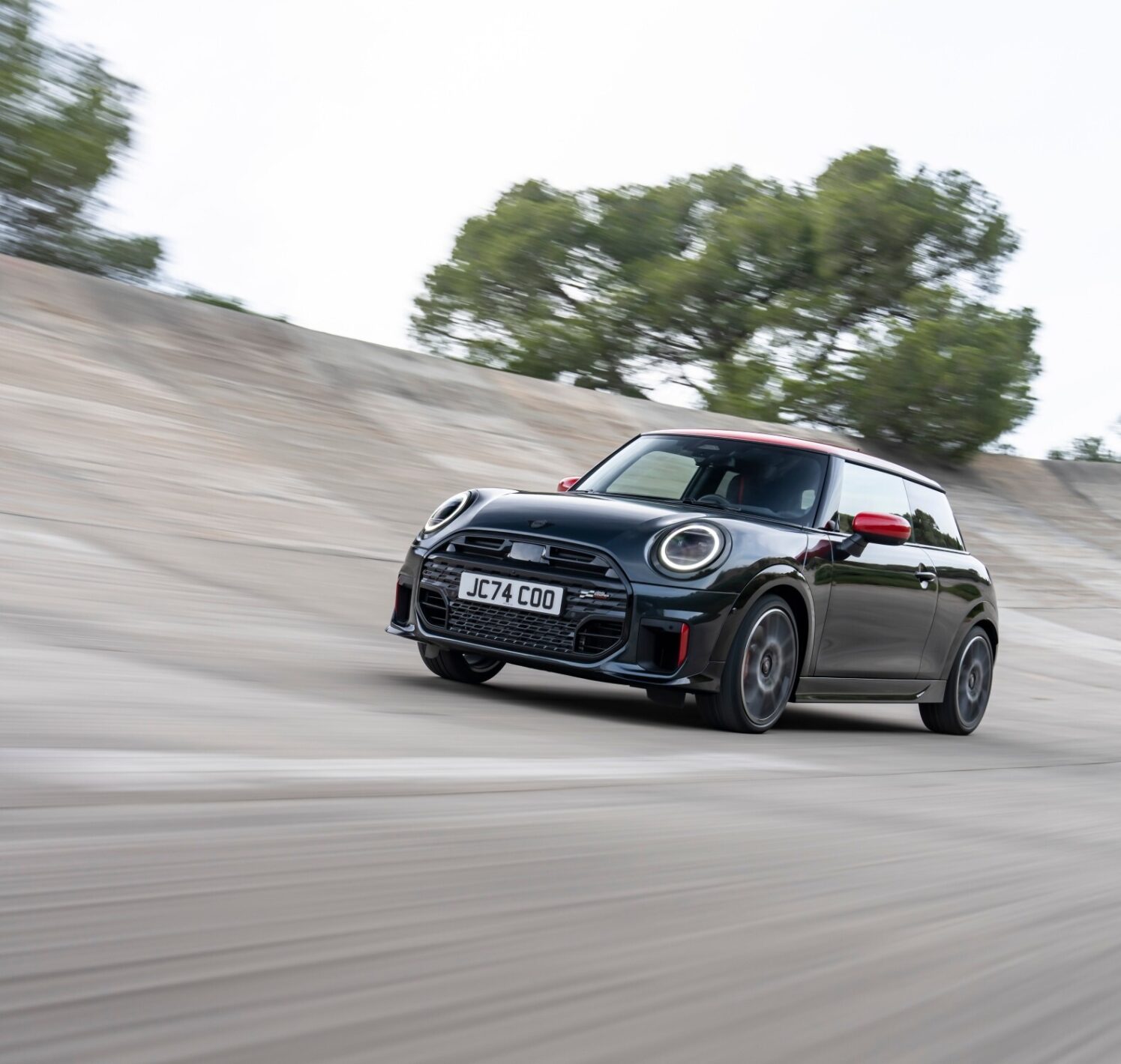 https://autofilter.sk/assets/images/cooper/gallery/P90573925_lowRes_mini-john-cooper-wor.jpg - obrazok