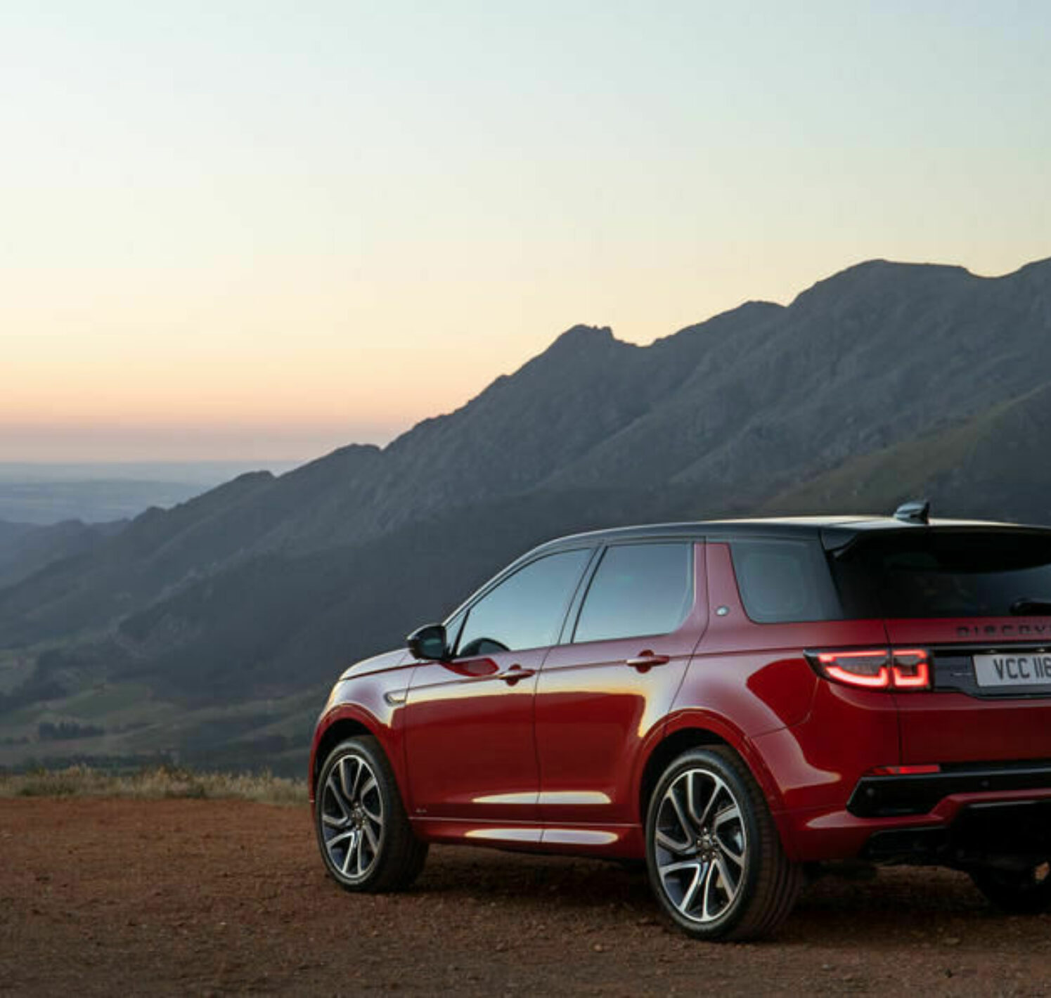 https://autofilter.sk/assets/images/discovery-sport/gallery/78-land-rover-discovery-sport-2019-official-pics-static-rear_01-galeria.jpg - obrazok