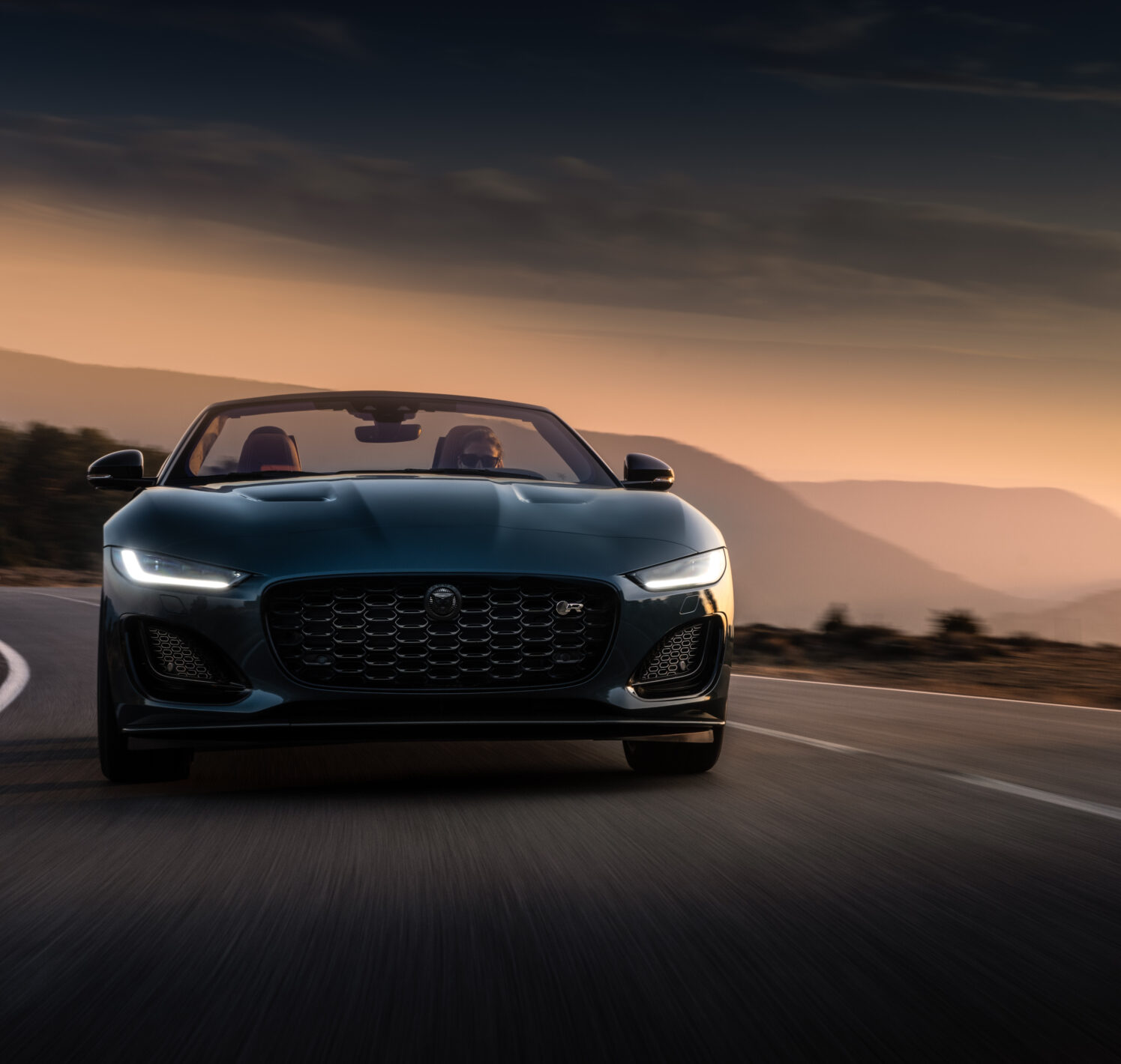 https://autofilter.sk/assets/images/f-type/gallery/Jag_F-TYPE_24MY_Conv_Exterior_Driving_Front_Dusk_March_2023_MF102056.jpg - obrazok