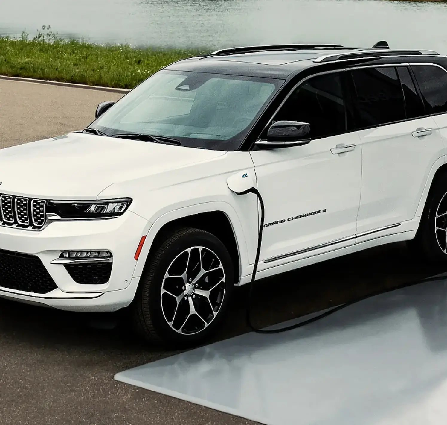 https://autofilter.sk/assets/images/grand-cherokee/gallery/2022-Jeep-Grand-Cherokee-4xe-1.webp - obrazok