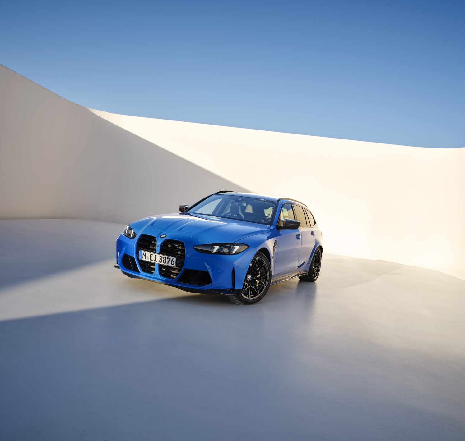 https://autofilter.sk/assets/images/m3-touring/gallery/P90551048_highRes_the-new-bmw-m3-touri.jpg - obrazok