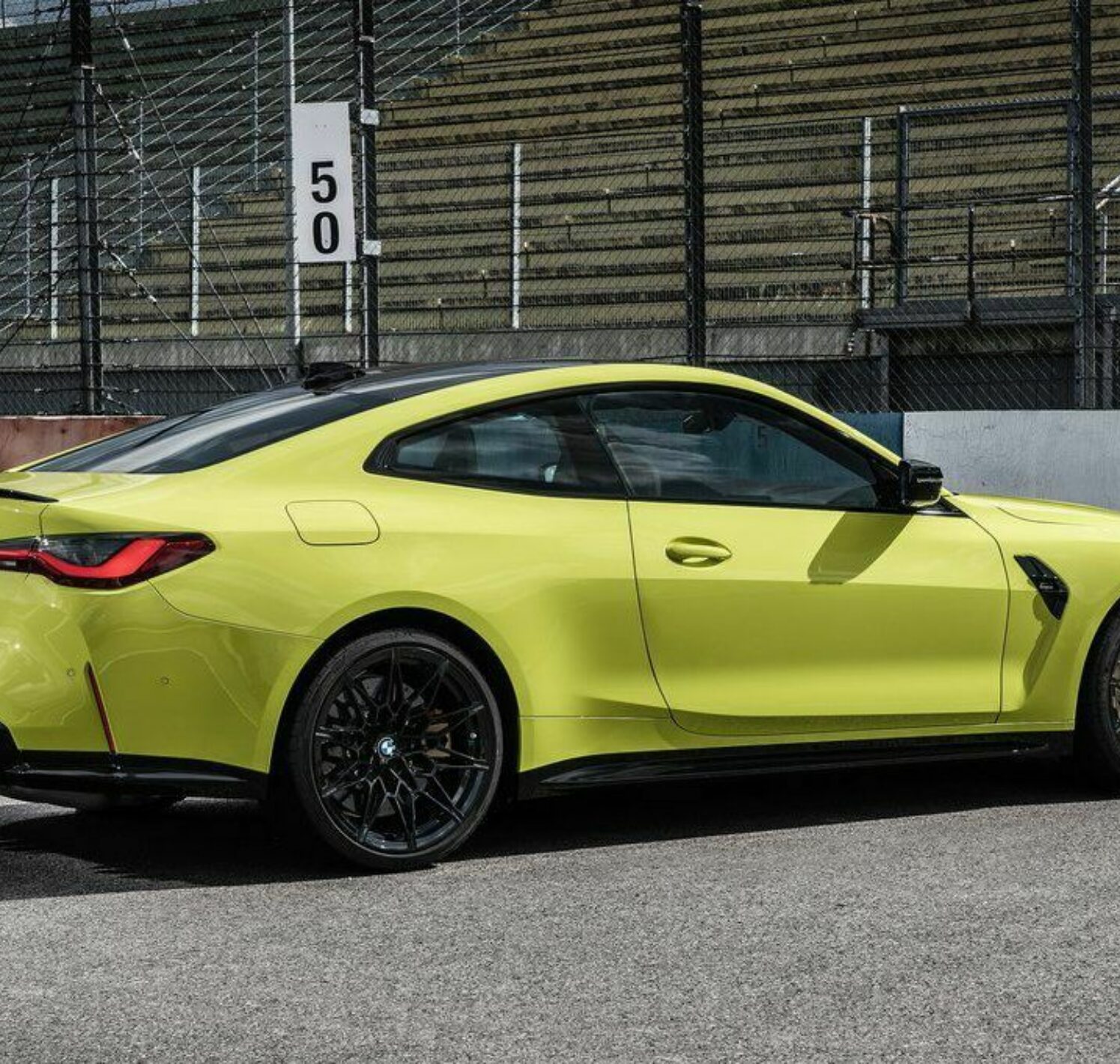 https://autofilter.sk/assets/images/rad-4-coupe-2/gallery/bmw-m4-coupe-competition-2021_16-galeria.jpg - obrazok