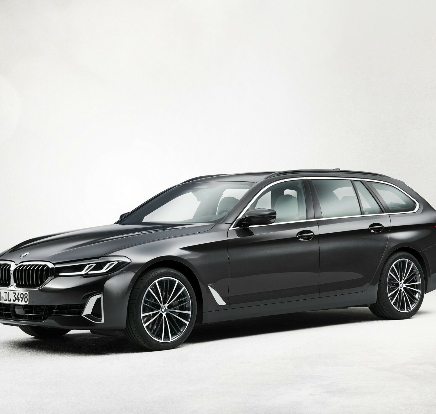 https://autofilter.sk/assets/images/rad-5-touring/gallery/P90389097_lowRes_the-new-bmw-530i-tou.jpg - obrazok