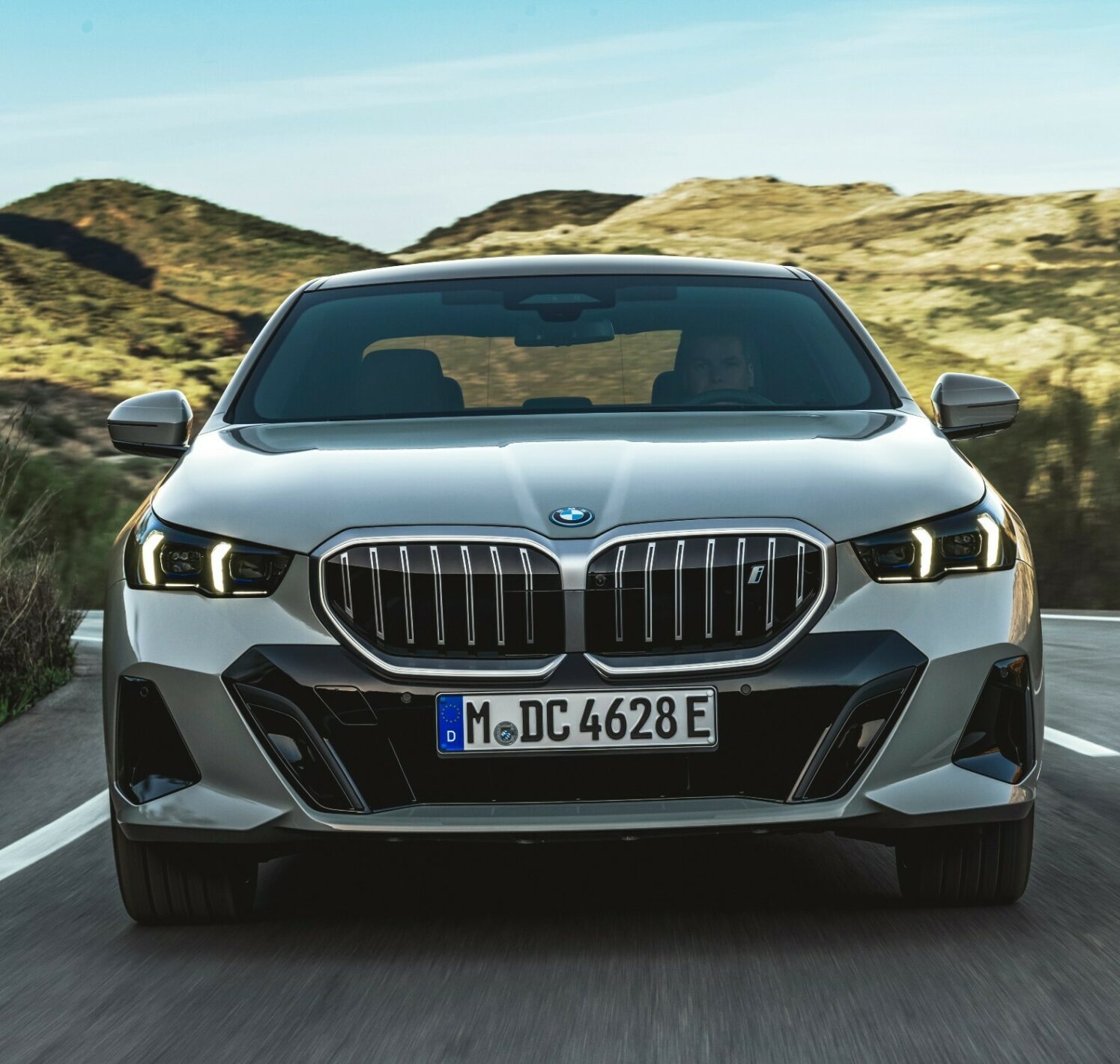 https://autofilter.sk/assets/images/rad-5/gallery/P90505029_lowRes_the-new-bmw-i5-edriv.jpg - obrazok