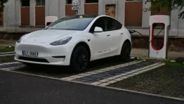 Nabije se Tesla Model Y z Berlína rychleji než Hyundai? Změřili jsme to obrazok