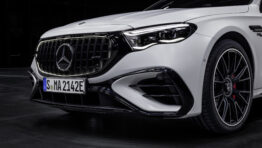 Nový Mercedes-AMG E 53 Hybrid 4Matic+. Benzínový radový šesťvalec a 100 km čisto na baterku obrazok