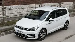 Volkswagen Touran predvádza, v čom všetkom je MPV lepšie než SUV   Čítajte viac: https://auto.sme.sk/c/23281544/test-volkswagen-touran-najlepsie-auto-pre-rodiny.html obrazok