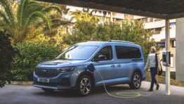 Ford Tourneo Connect: Už aj ako plug-in hybrid. Na nabitie dá až 110 km obrazok