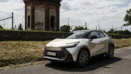 TEST: Toyota C-HR PHEV – troška napínania svalov a žalúdkov obrazok