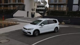 Test: VOLKSWAGEN Touran 1,5 TSI ACT 150 k 7DSG Highline – Tradičný rodinný recept obrazok