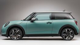 Nové modely MINI Cooper s benzínovým motorom: MINI Cooper C a MINI Cooper S obrazok