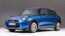 Mini Cooper 5-door: Mini opäť podrástlo. Jazdiť bude na benzín obrazok