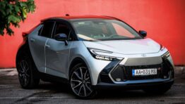 Test: Toyota C-HR PHEV GR Sport – 60 km na elektrinu, ale oplatí sa to? obrazok