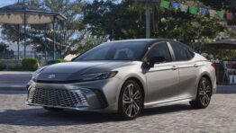 Toyota Camry: Dokonalá harmónia po novom obrazok