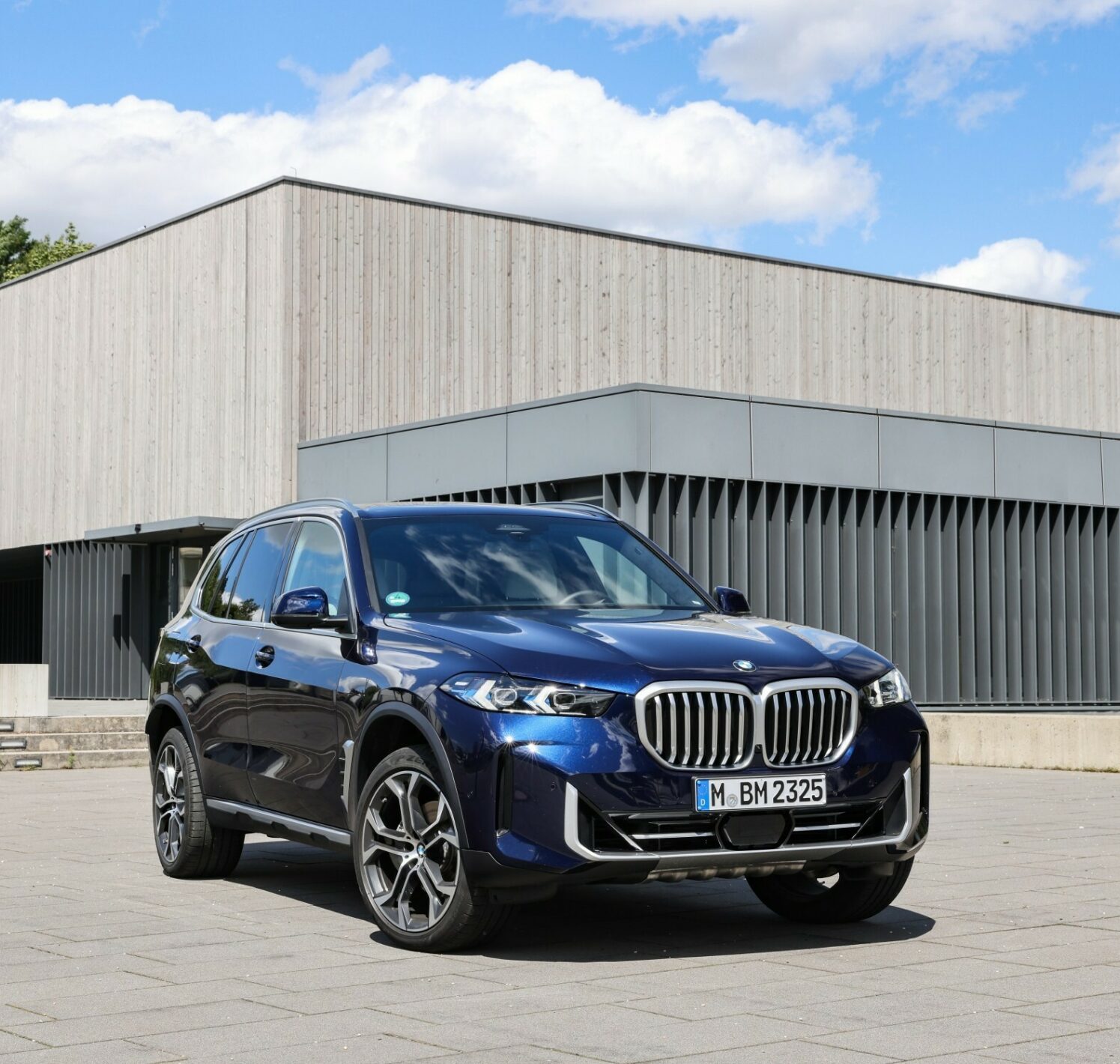 https://autofilter.sk/assets/images/x5/gallery/P90518140_lowRes_the-new-bmw-x5-08-23.jpg - obrazok